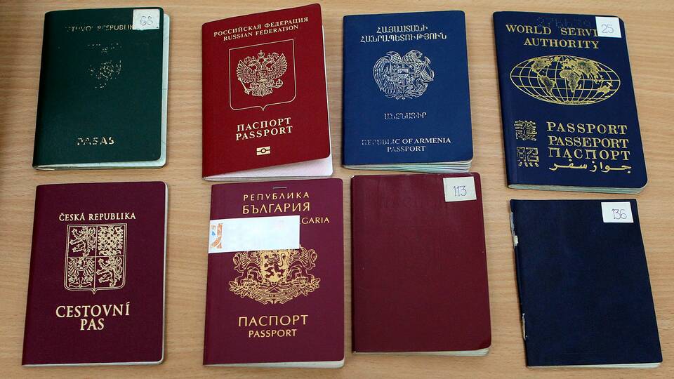Почему подделывают документы: мотивы и последствия