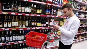 Во сколько продают алкоголь в магазинах «Дикси» в Новэкс